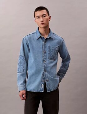 90-luvun tunnusmerkillä varustettu Denim-ylipaita