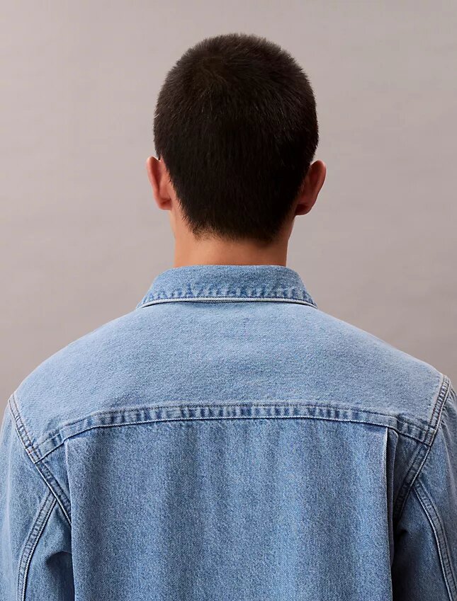 90-luvun tunnusmerkillä varustettu Denim-ylipaita 90-luvun tunnusmerkillä varustettu Denim-ylipaita