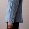 90-luvun tunnusmerkillä varustettu Denim-ylipaita 90-luvun tunnusmerkillä varustettu Denim-ylipaita