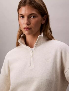 Arkistologolla varustettu fleece-paita, neljännesvetoketju ja korkea kaulus