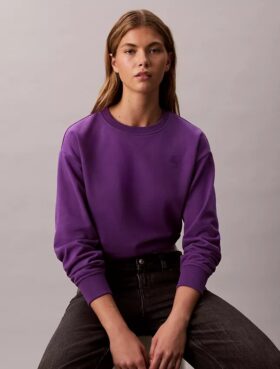 Arkistologolla varustettu rento fleece-huppari
