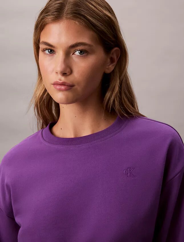 Arkistologolla varustettu rento fleece-huppari Arkistologolla varustettu rento fleece-huppari