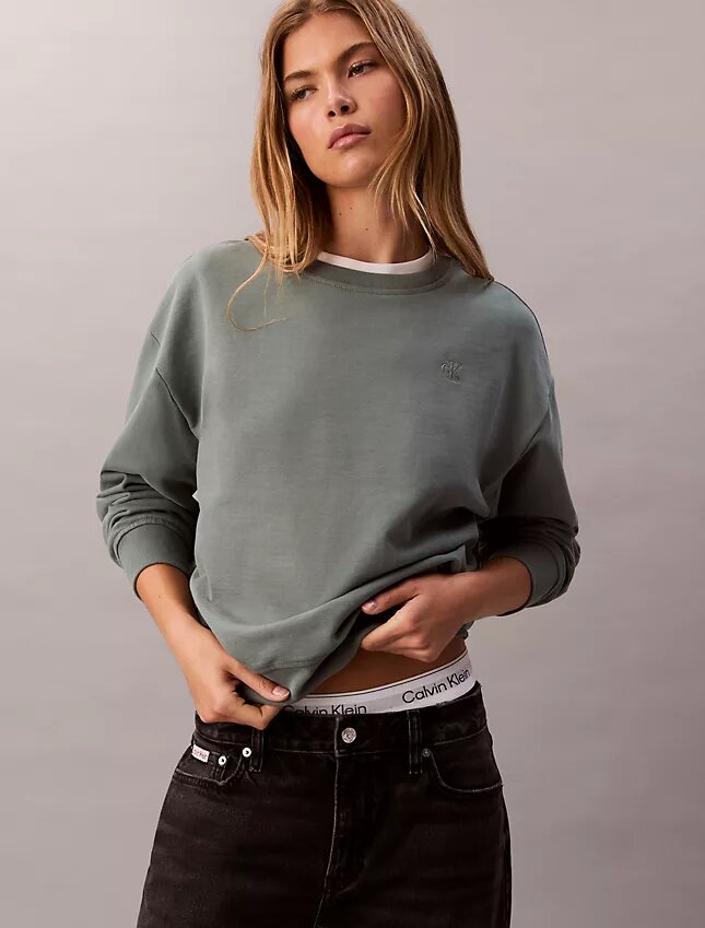 Arkistologolla varustettu rento fleece-huppari Arkistologolla varustettu rento fleece-huppari