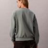 Arkistologolla varustettu rento fleece-huppari Arkistologolla varustettu rento fleece-huppari