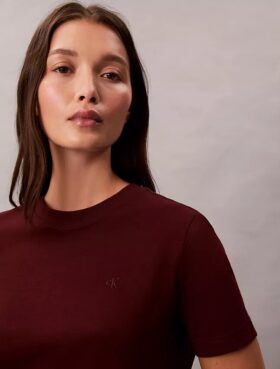 Arkistologolla varustettu T-paita