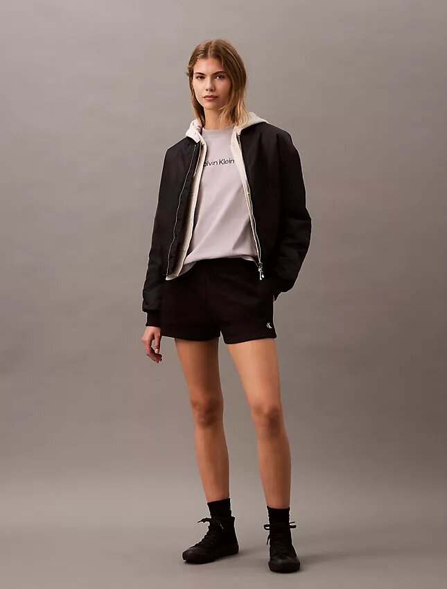 Arkistologolla varustetut fleece-shortsit Arkistologolla varustetut fleece-shortsit