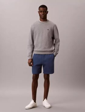 Arkistologolla varustetut fleece-shortsit