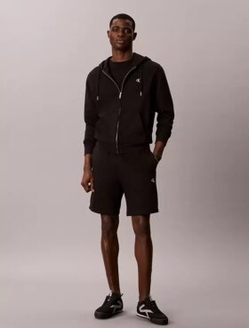 Arkistologolla varustetut fleece-shortsit