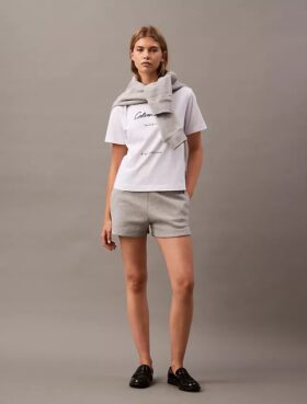 Arkistologolla varustetut fleece-shortsit