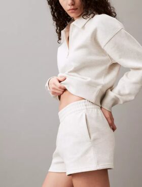 Arkistologolla varustetut fleece-shortsit