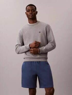 Arkistologolla varustetut fleece-shortsit