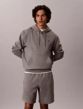 Arkistologolla varustetut fleece-shortsit