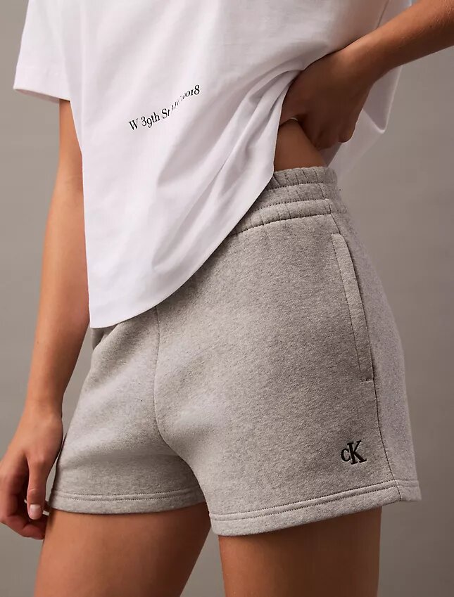 Arkistologolla varustetut fleece-shortsit Arkistologolla varustetut fleece-shortsit