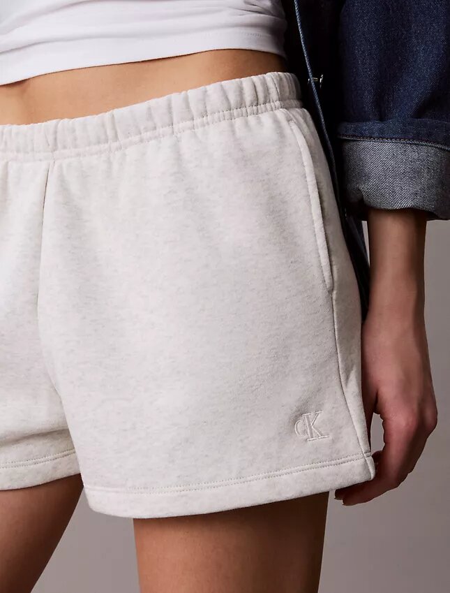 Arkistologolla varustetut fleece-shortsit Arkistologolla varustetut fleece-shortsit