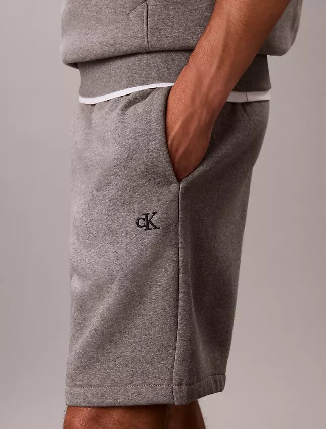 Arkistologolla varustetut fleece-shortsit Arkistologolla varustetut fleece-shortsit