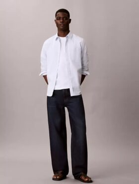 Baggy-malliset kevyet farkut Baggy-malliset kevyet farkut