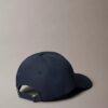 Baseball-lippis, jossa on tavallinen logobrodeeraus Baseball-lippis, jossa on tavallinen logobrodeeraus