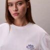 Brodeerattu logokuviollinen suorakaiteen muotoinen T-paita Brodeerattu logokuviollinen suorakaiteen muotoinen T-paita