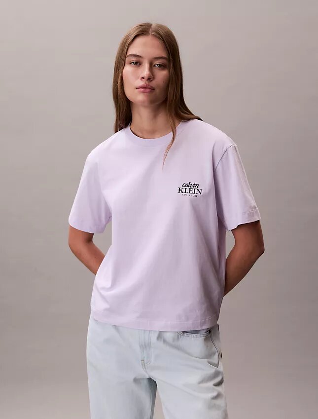 Brodeerattu logokuviollinen suorakaiteen muotoinen T-paita Brodeerattu logokuviollinen suorakaiteen muotoinen T-paita