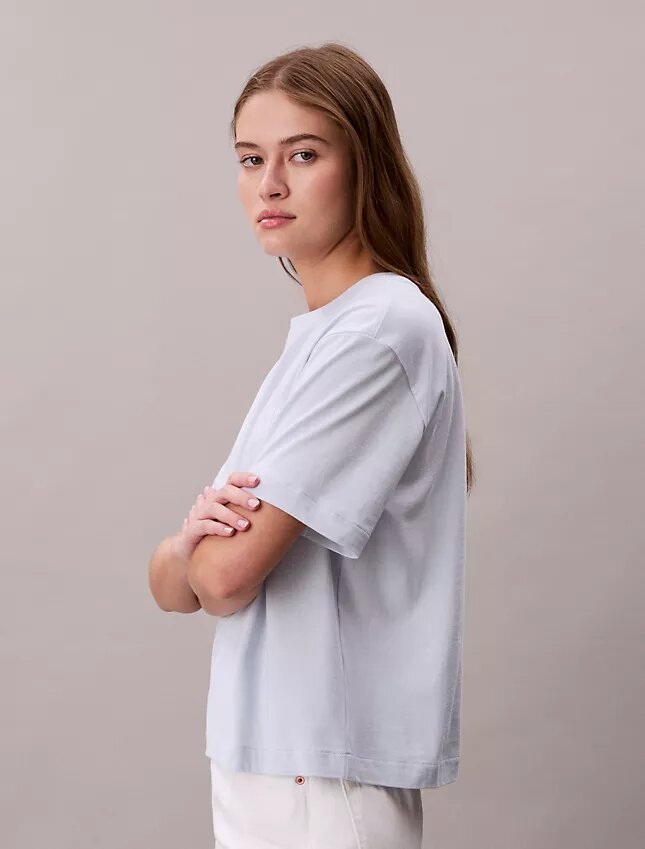 Brodeerattu logokuviollinen suorakaiteen muotoinen T-paita Brodeerattu logokuviollinen suorakaiteen muotoinen T-paita