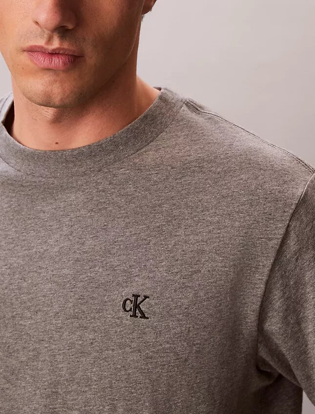 Brodeerattu monogrammi, rento T-paita Brodeerattu monogrammi, rento T-paita