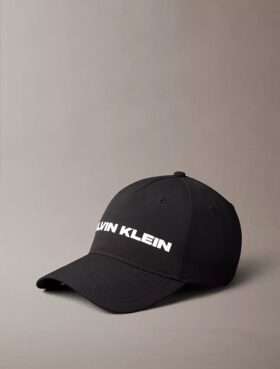 Calvin Klein -logolippis