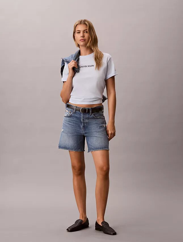 Calvin Klein -logolla varustettu suorakaiteen muotoinen t-paita Calvin Klein -logolla varustettu suorakaiteen muotoinen t-paita