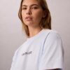 Calvin Klein -logolla varustettu suorakaiteen muotoinen t-paita Calvin Klein -logolla varustettu suorakaiteen muotoinen t-paita