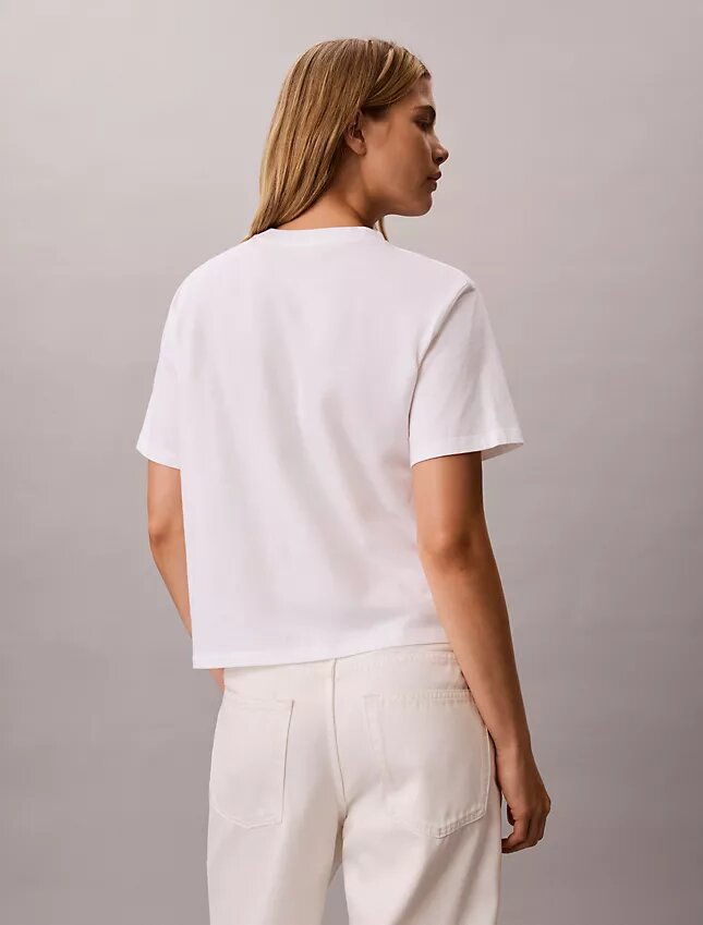 Calvin Klein -logolla varustettu suorakaiteen muotoinen t-paita Calvin Klein -logolla varustettu suorakaiteen muotoinen t-paita