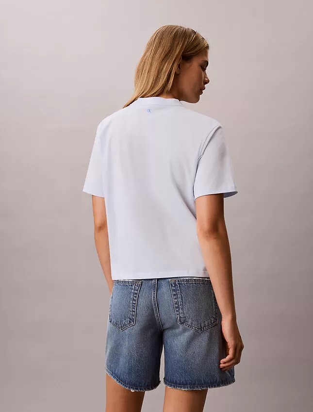 Calvin Klein -logolla varustettu suorakaiteen muotoinen t-paita Calvin Klein -logolla varustettu suorakaiteen muotoinen t-paita