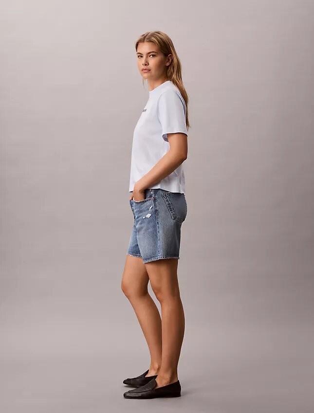 Calvin Klein -logolla varustettu suorakaiteen muotoinen t-paita Calvin Klein -logolla varustettu suorakaiteen muotoinen t-paita