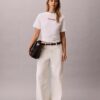 Calvin Klein -logolla varustettu suorakaiteen muotoinen t-paita Calvin Klein -logolla varustettu suorakaiteen muotoinen t-paita