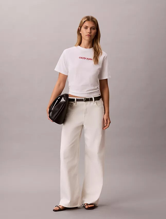Calvin Klein -logolla varustettu suorakaiteen muotoinen t-paita Calvin Klein -logolla varustettu suorakaiteen muotoinen t-paita