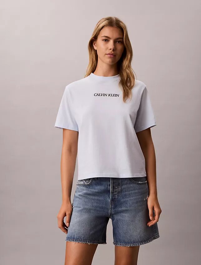 Calvin Klein -logolla varustettu suorakaiteen muotoinen t-paita Calvin Klein -logolla varustettu suorakaiteen muotoinen t-paita