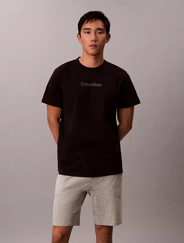Calvin Klein -logolla varustettu yöpaita Calvin Klein -logolla varustettu yöpaita