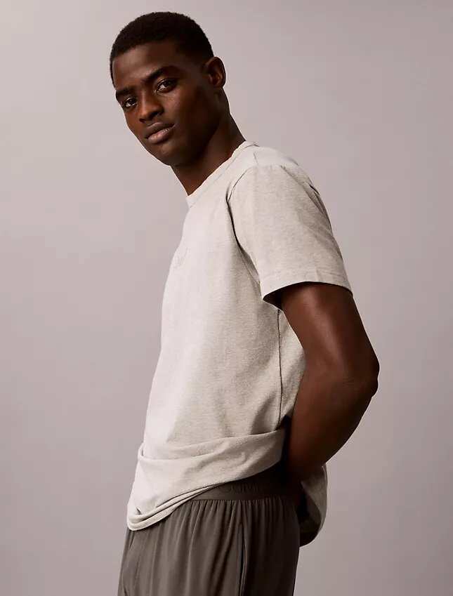 Calvin Klein -logolla varustettu yöpaita Calvin Klein -logolla varustettu yöpaita