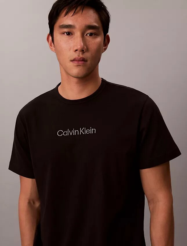 Calvin Klein -logolla varustettu yöpaita Calvin Klein -logolla varustettu yöpaita