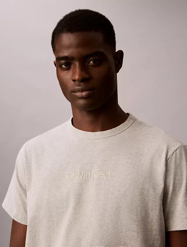 Calvin Klein -logolla varustettu yöpaita Calvin Klein -logolla varustettu yöpaita