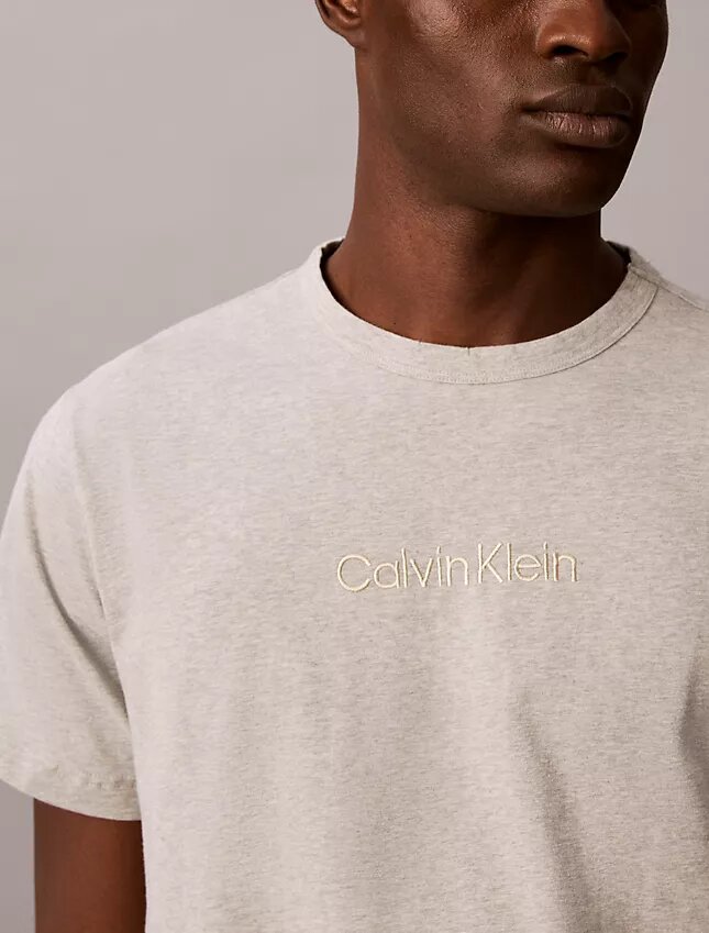Calvin Klein -logolla varustettu yöpaita Calvin Klein -logolla varustettu yöpaita