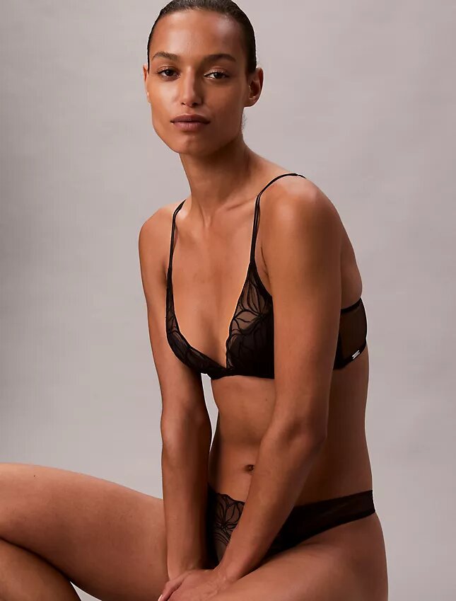 CK Black Floral Lace -rintaliivit, kevyesti vuoratut CK Black Floral Lace -rintaliivit, kevyesti vuoratut