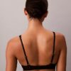 CK Black Geo Lace -rintaliivit, kevyesti vuoratut, syvään uurrettu malli CK Black Geo Lace -rintaliivit, kevyesti vuoratut, syvään uurrettu malli