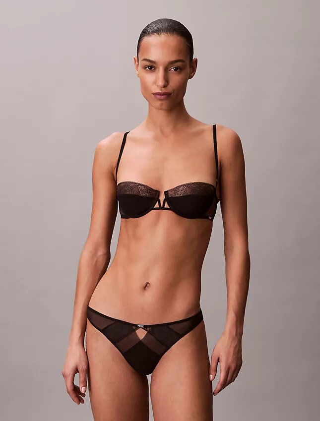 CK Black Geo Lace Unlined balconette-rintaliivi CK Black Geo Lace Unlined balconette-rintaliivi