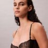 CK Black Geo Lace Unlined balconette-rintaliivi CK Black Geo Lace Unlined balconette-rintaliivi