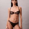 CK Black Geo Lace Unlined balconette-rintaliivi CK Black Geo Lace Unlined balconette-rintaliivi