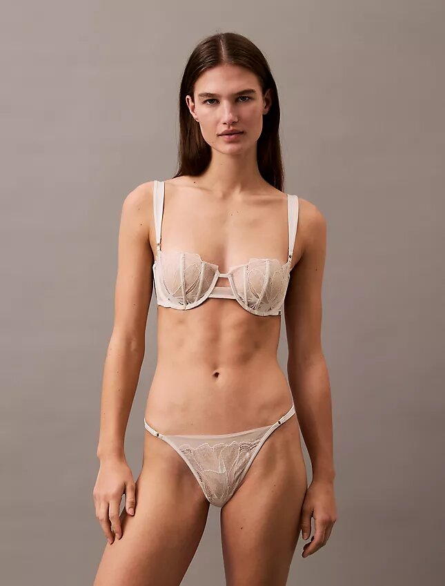 CK Black kukallinen pitsi, Unlined balconette-rintaliivi CK Black kukallinen pitsi, Unlined balconette-rintaliivi