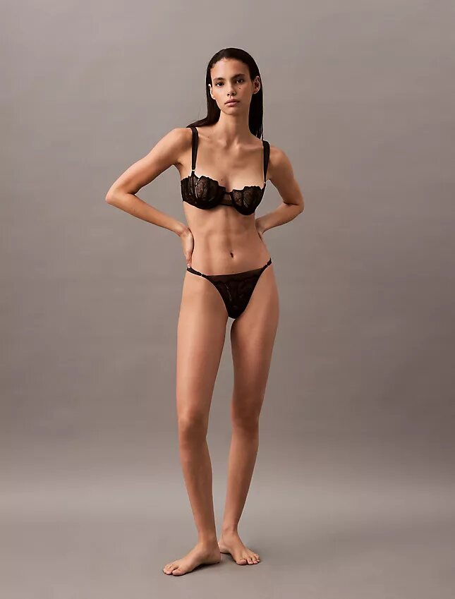 CK Black kukallinen pitsi, Unlined balconette-rintaliivi CK Black kukallinen pitsi, Unlined balconette-rintaliivi