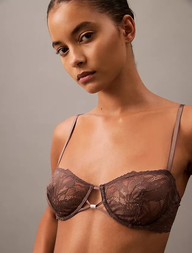 CK Black kukallinen pitsi, Unlined balconette-rintaliivi CK Black kukallinen pitsi, Unlined balconette-rintaliivi