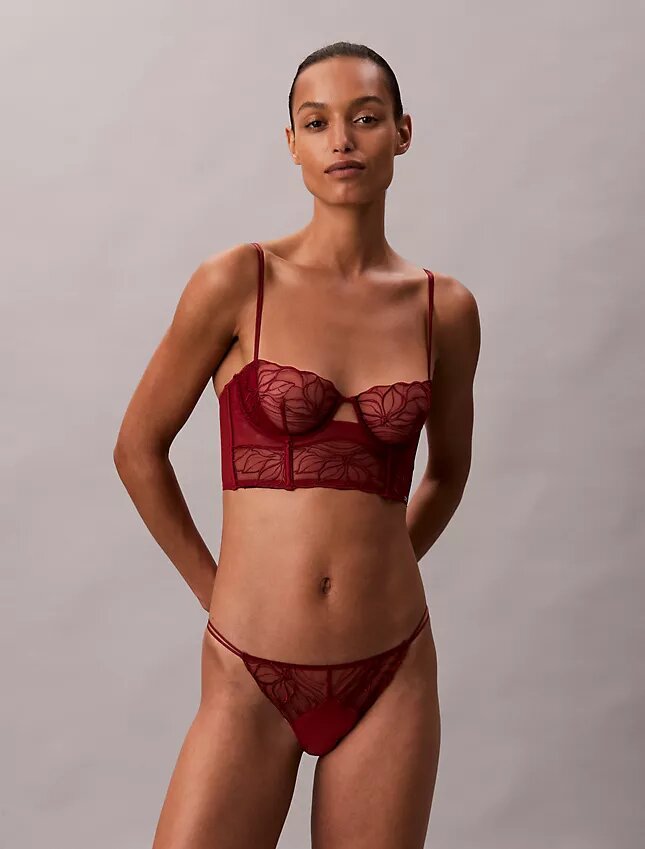 CK Black kukallinen pitsibikini CK Black kukallinen pitsibikini