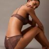 CK Black kukkakuvioinen pitsinen Push-Up-plunge-rintaliivi CK Black kukkakuvioinen pitsinen Push-Up-plunge-rintaliivi