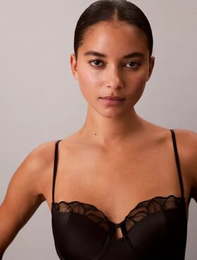 CK Black -kukkapitsibody CK Black -kukkapitsibody